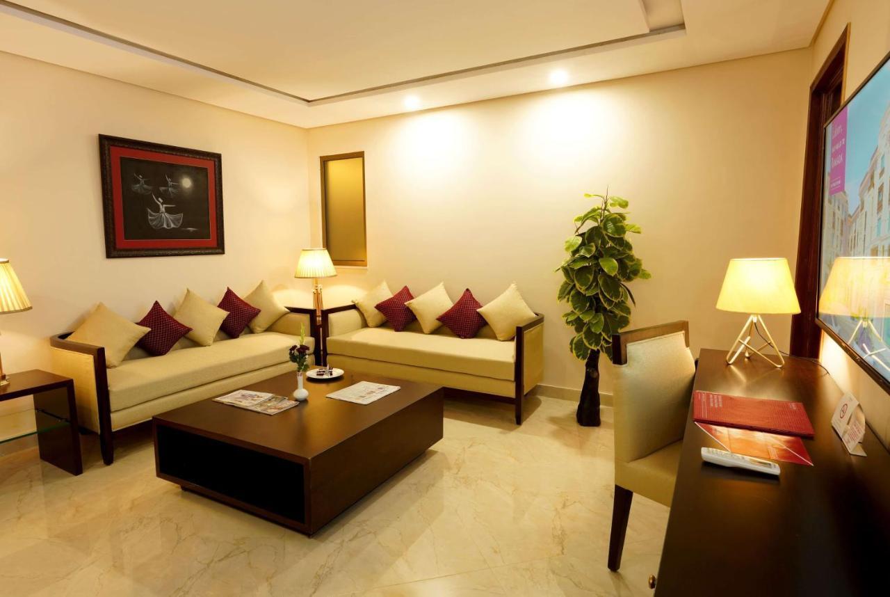 Ramada By Wyndham Lahore Gulberg II Exterior foto