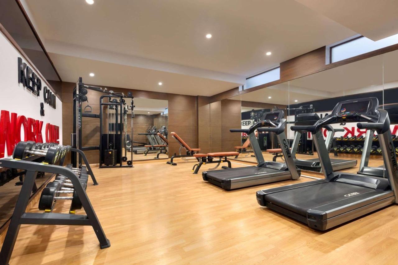 Ramada By Wyndham Lahore Gulberg II Exterior foto