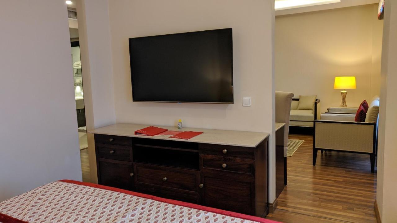 Ramada By Wyndham Lahore Gulberg II Exterior foto