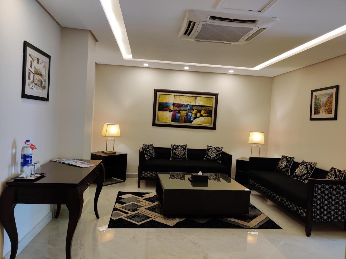 Ramada By Wyndham Lahore Gulberg II Exterior foto