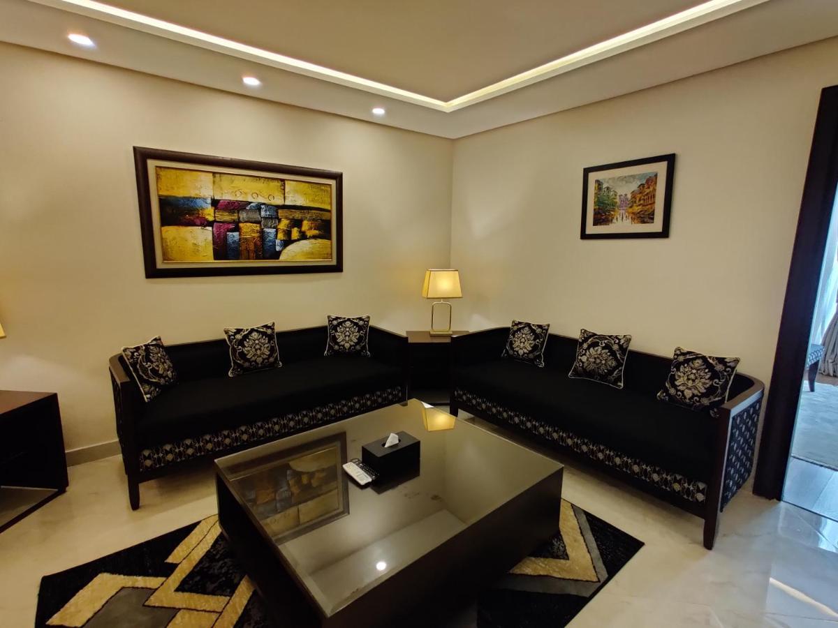 Ramada By Wyndham Lahore Gulberg II Exterior foto