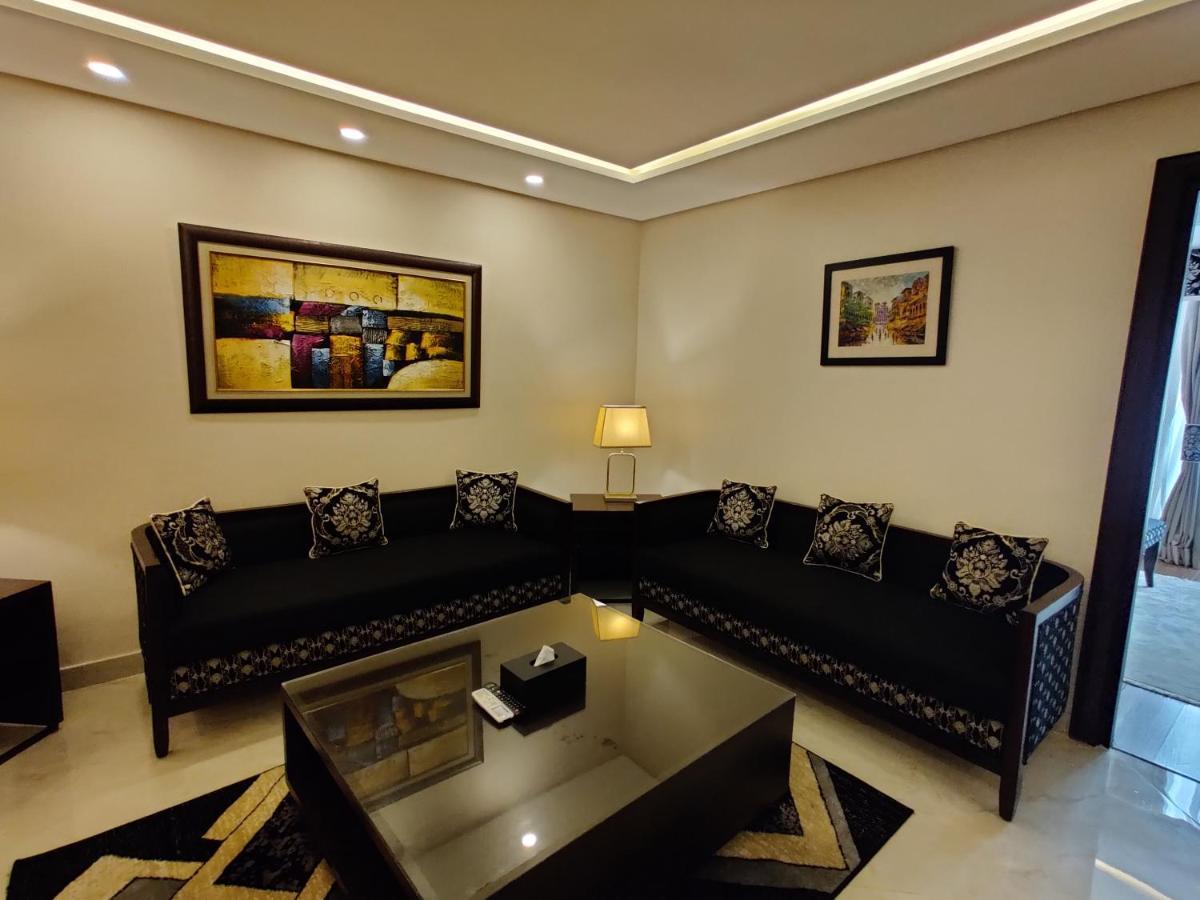 Ramada By Wyndham Lahore Gulberg II Exterior foto