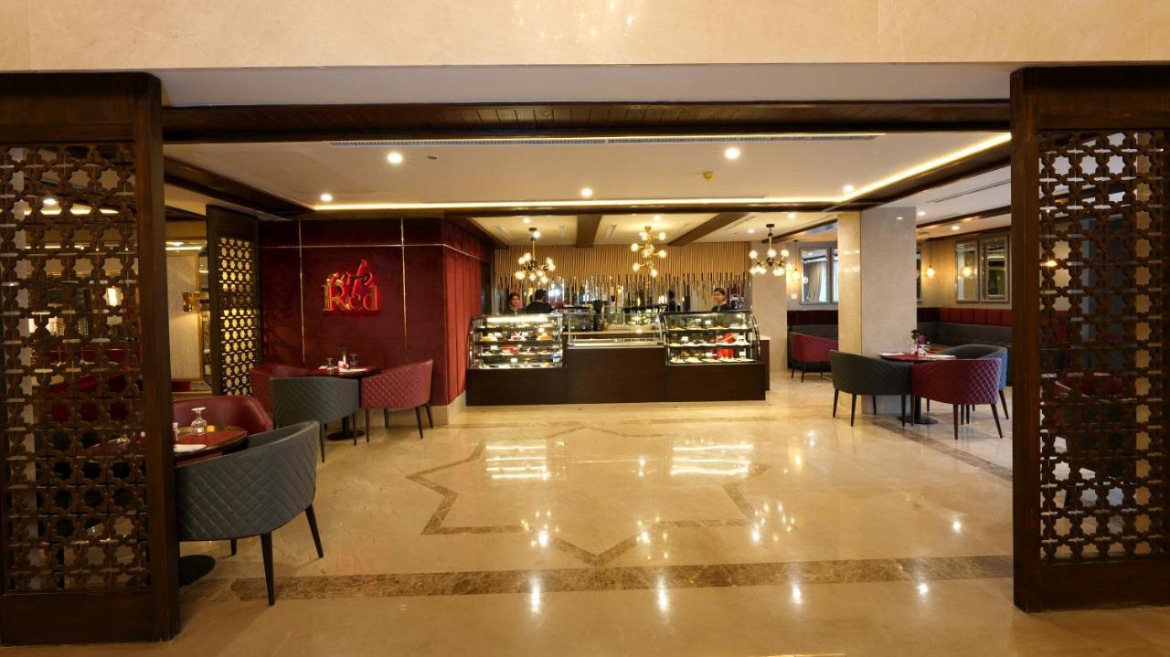 Ramada By Wyndham Lahore Gulberg II Exterior foto
