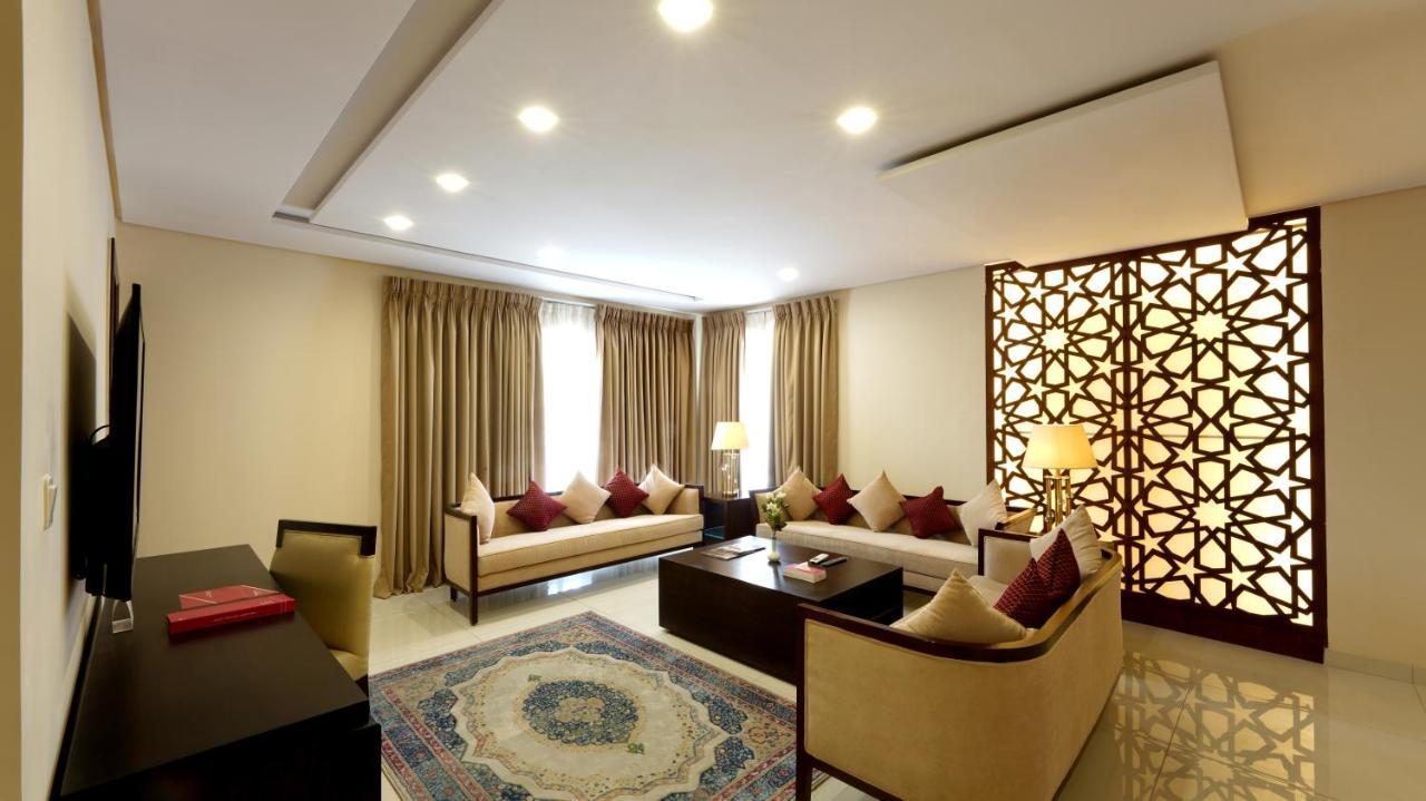 Ramada By Wyndham Lahore Gulberg II Exterior foto