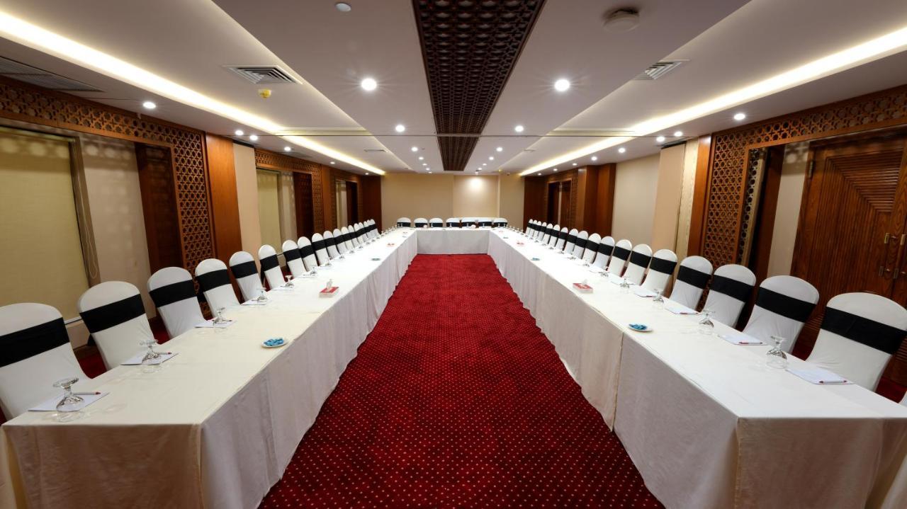 Ramada By Wyndham Lahore Gulberg II Exterior foto