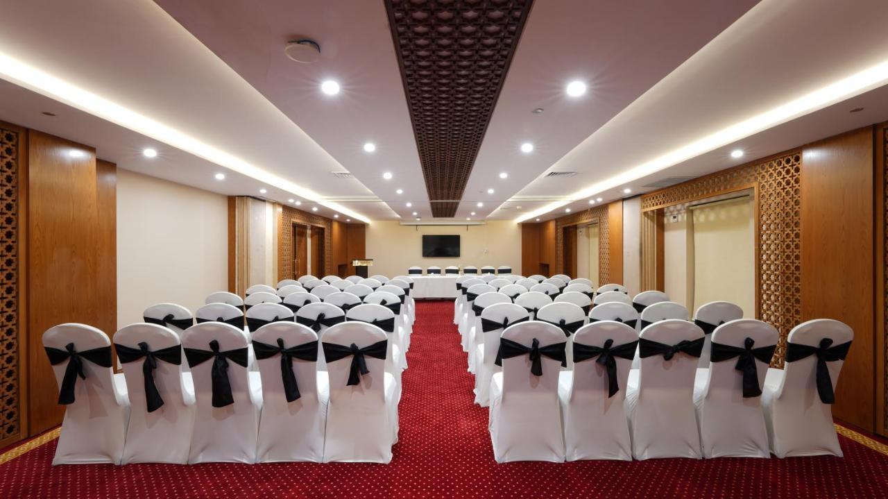 Ramada By Wyndham Lahore Gulberg II Exterior foto