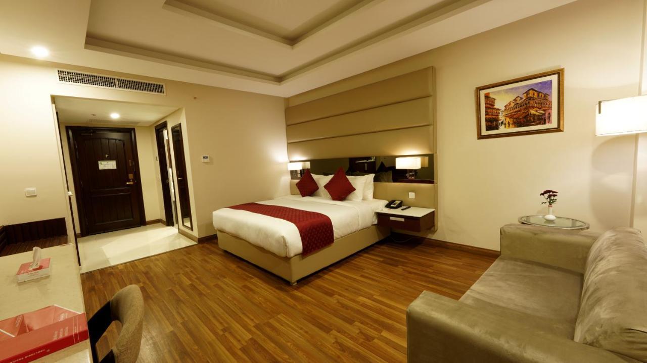 Ramada By Wyndham Lahore Gulberg II Exterior foto