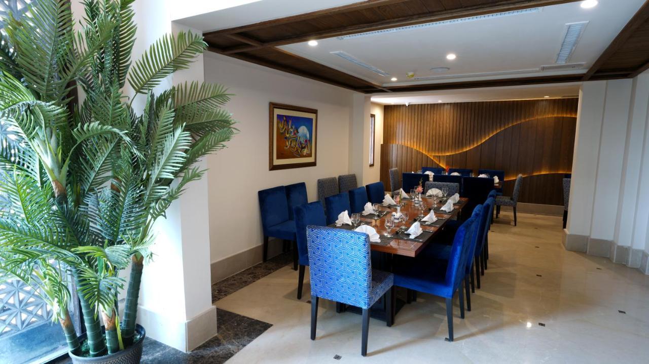 Ramada By Wyndham Lahore Gulberg II Exterior foto