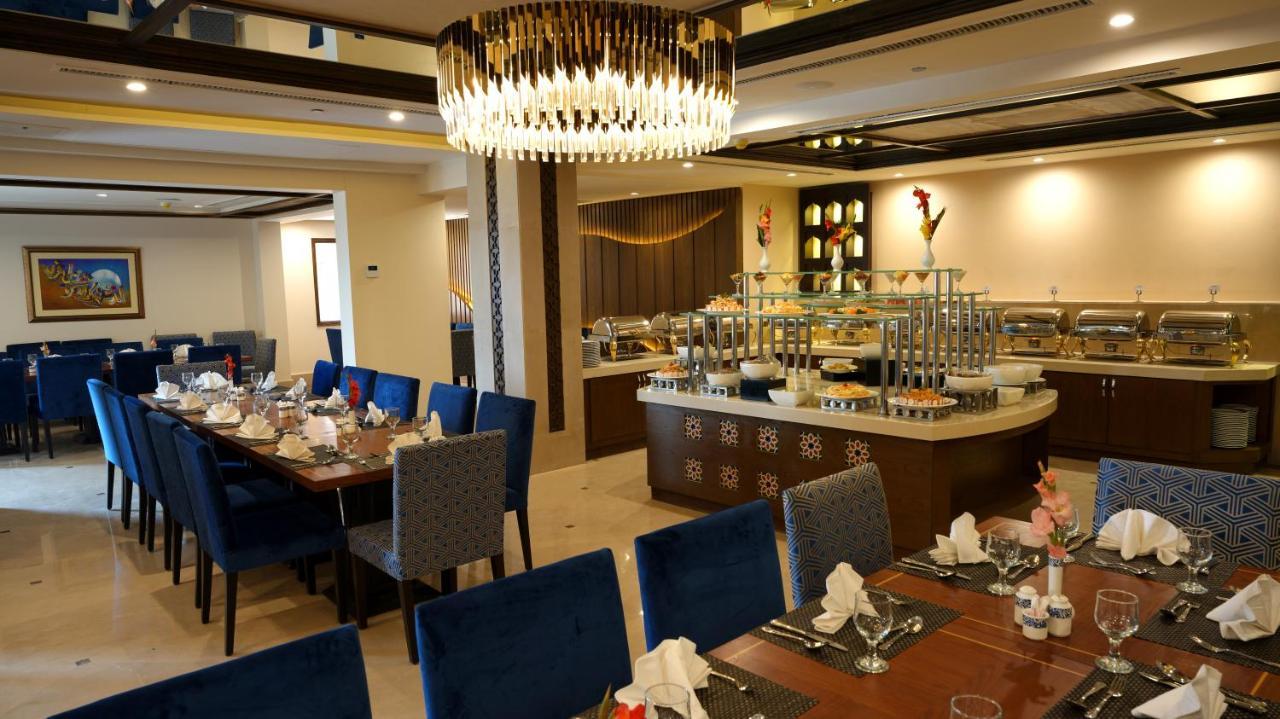 Ramada By Wyndham Lahore Gulberg II Exterior foto